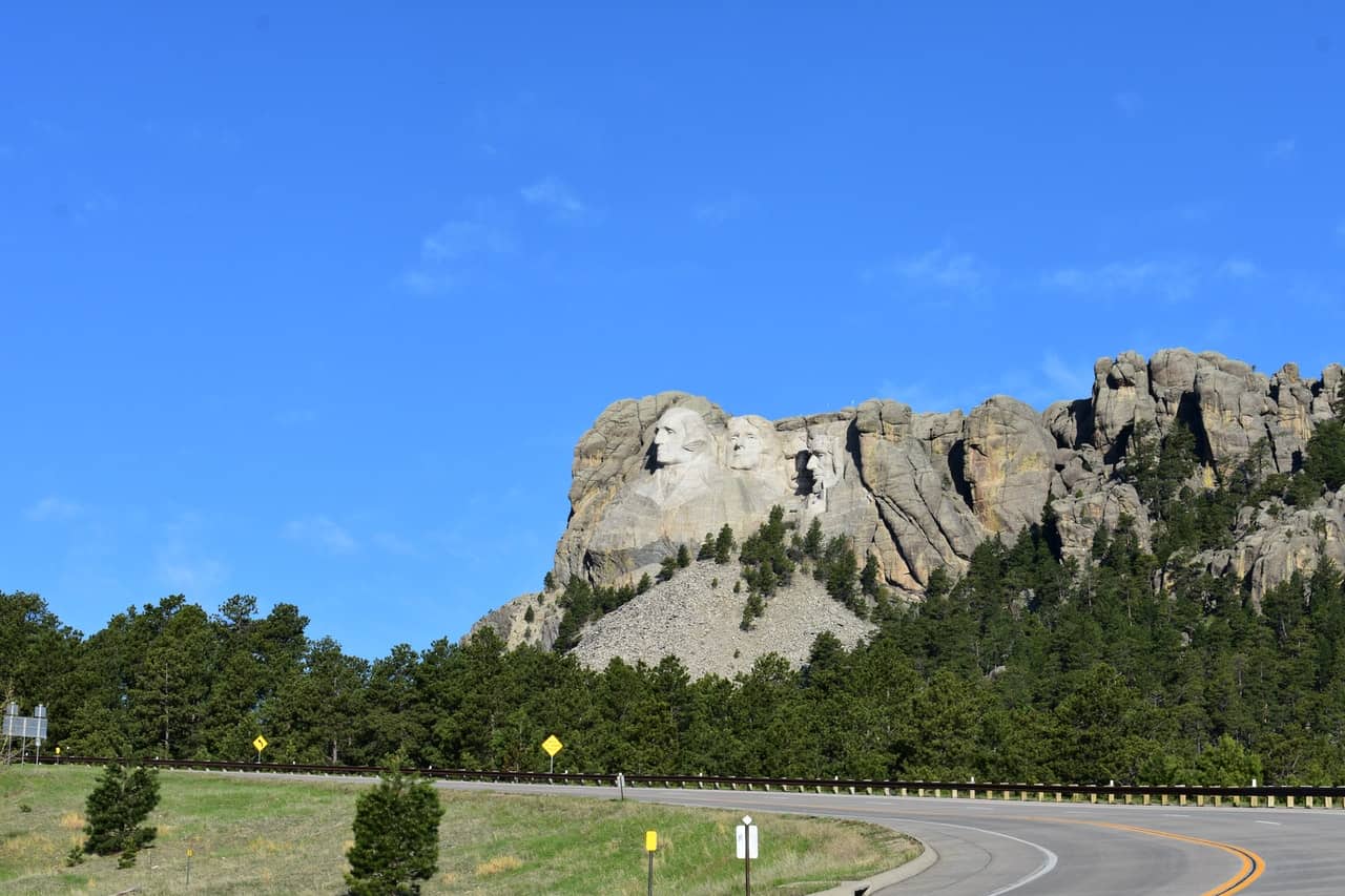 picture of hills in South Dakota
